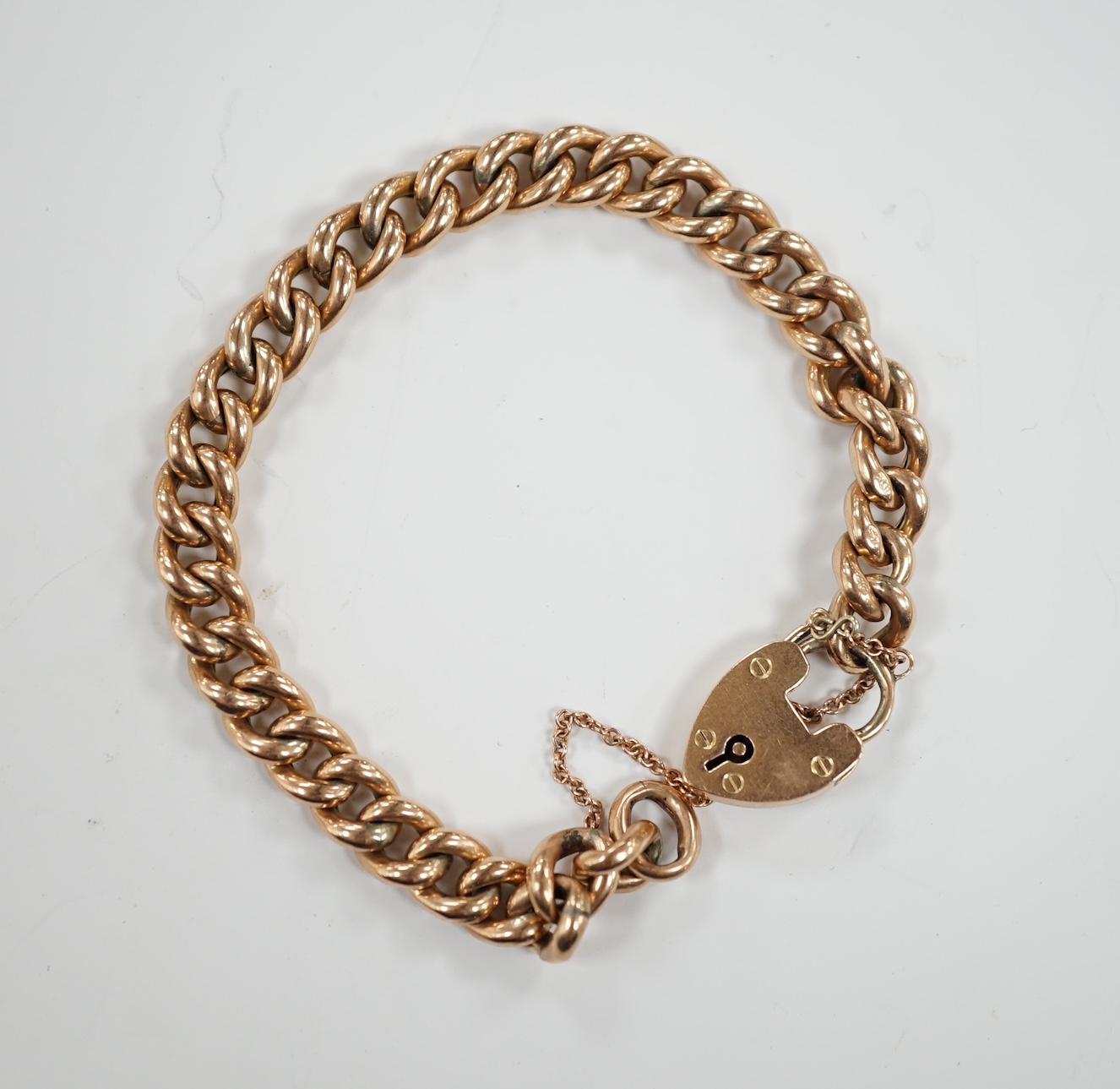 An Edwardian 9ct gold curb link bracelet, with heart shaped padlock clasp, 18cm